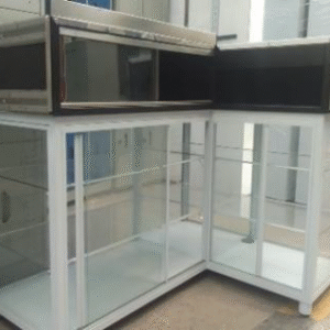 Punto de Pago Panorámico Grande Derecho | Vitrina de Impulso Vidrio 4mm | Máximo Espacio de Empaque | Acero Cal. 20 | Blanco/Negro | Tecnoprocesos Colombia